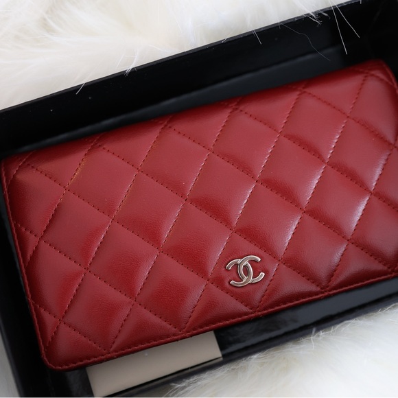 CHANEL Leather Wallet - Picture 2 of 7